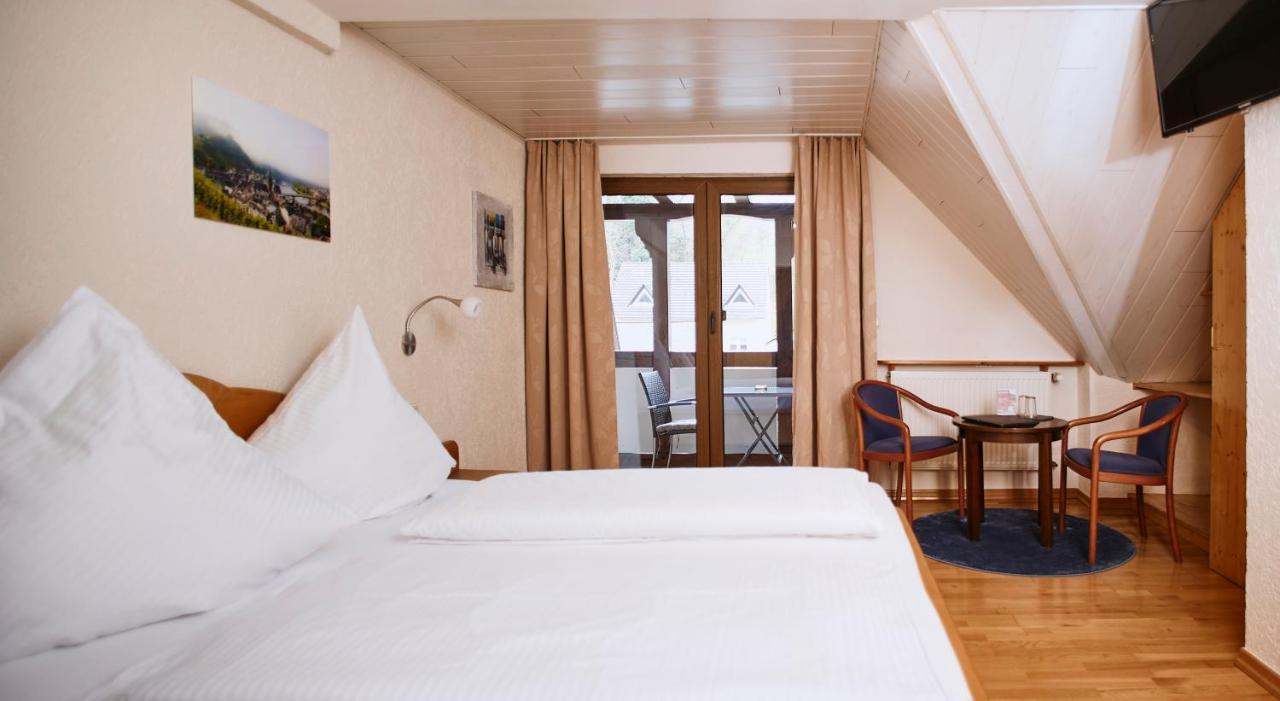 Hotel Weinhaus Lenz Briedern Exterior foto